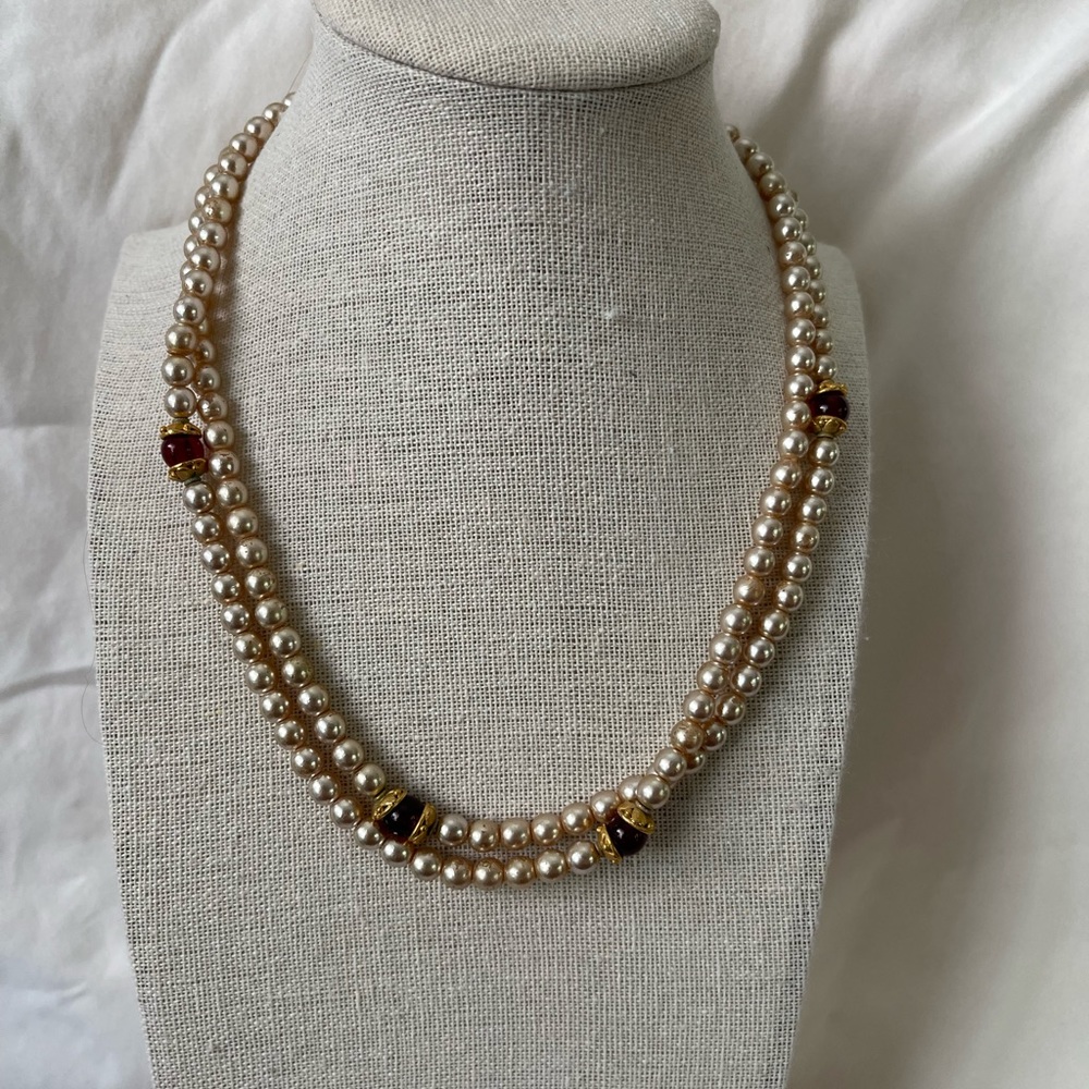 Beautiful vintage cream pearl necklace, red glass beads with gold findings